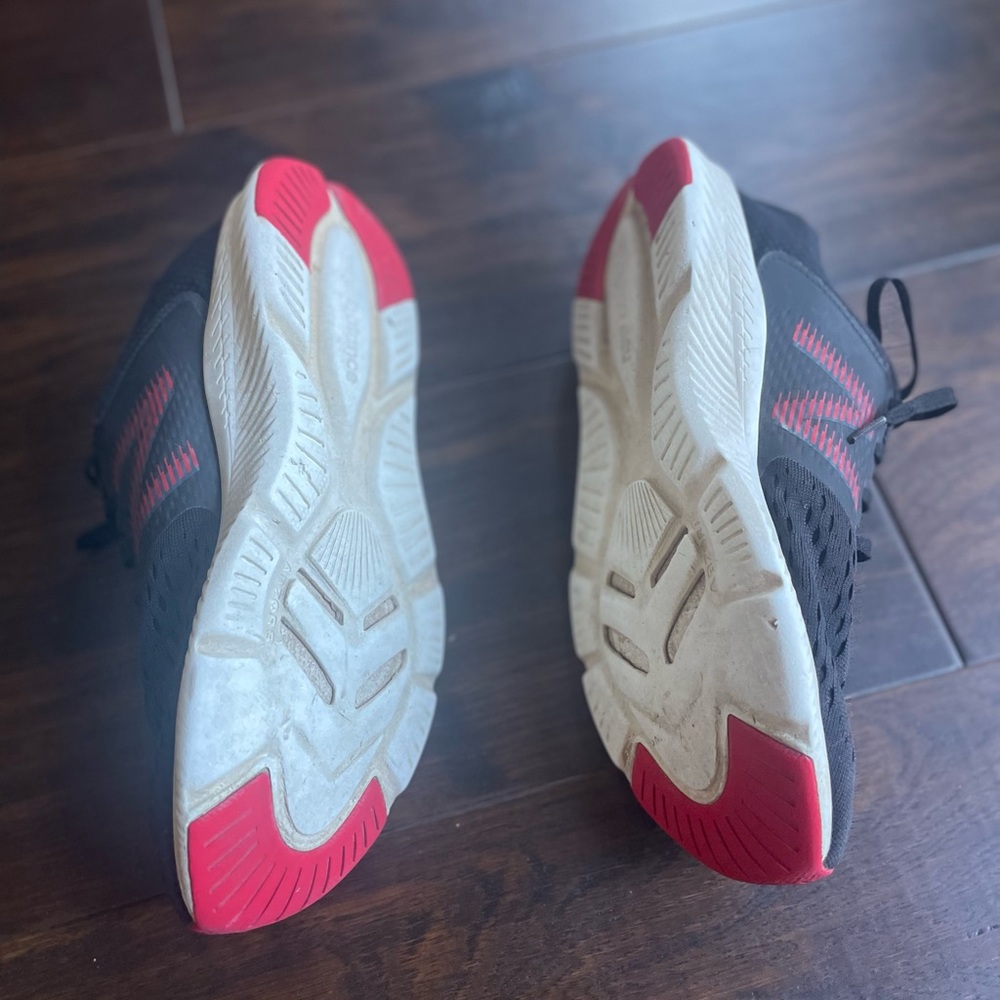 New Balance Black and Red Athletic Shoes - Picture 2 of 3